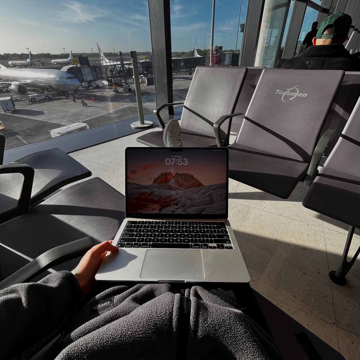 Deluca → Companhia & Hatlas tweet media