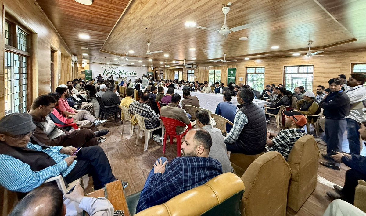 At Kath’Baath Budgam, voices from across generations came together to speak with honesty and urgency about the challenges they face. From gaps in development and lack of basic infrastructure to the growing menace of drug abuse, the need for better sports facilities, and concerns