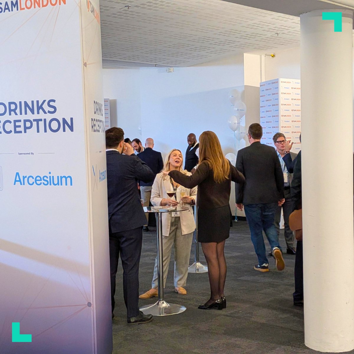 NeoXam tweet media