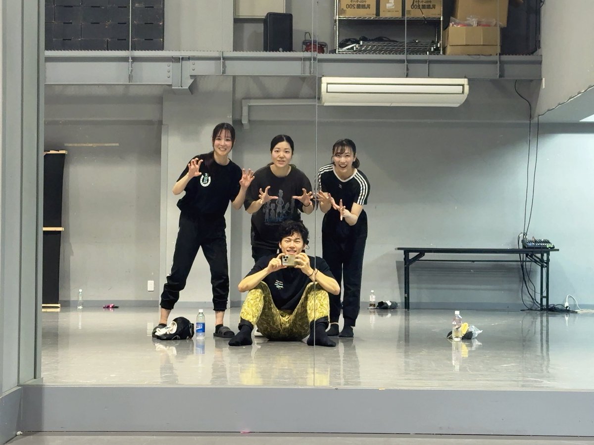 reiji_0907's tweet image. 久しぶりにジャズレッスン受けてきた！

レッスンを受けると体の使い方や
魅せ方を改めて学べぶことができるので
早く体に染み込ませて自分のものにしたい

美里衣先生にも会えて嬉しかったし
やっぱり超絶上手くてかっこいい
憧れの先生です✨

#吉元美里衣 #ジャズ #SET #零時