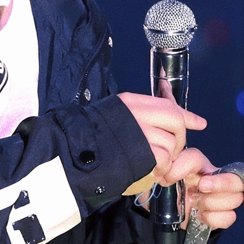 𝒑𝒆𝒂𝒄𝒉𝒚 🍑 tweet media