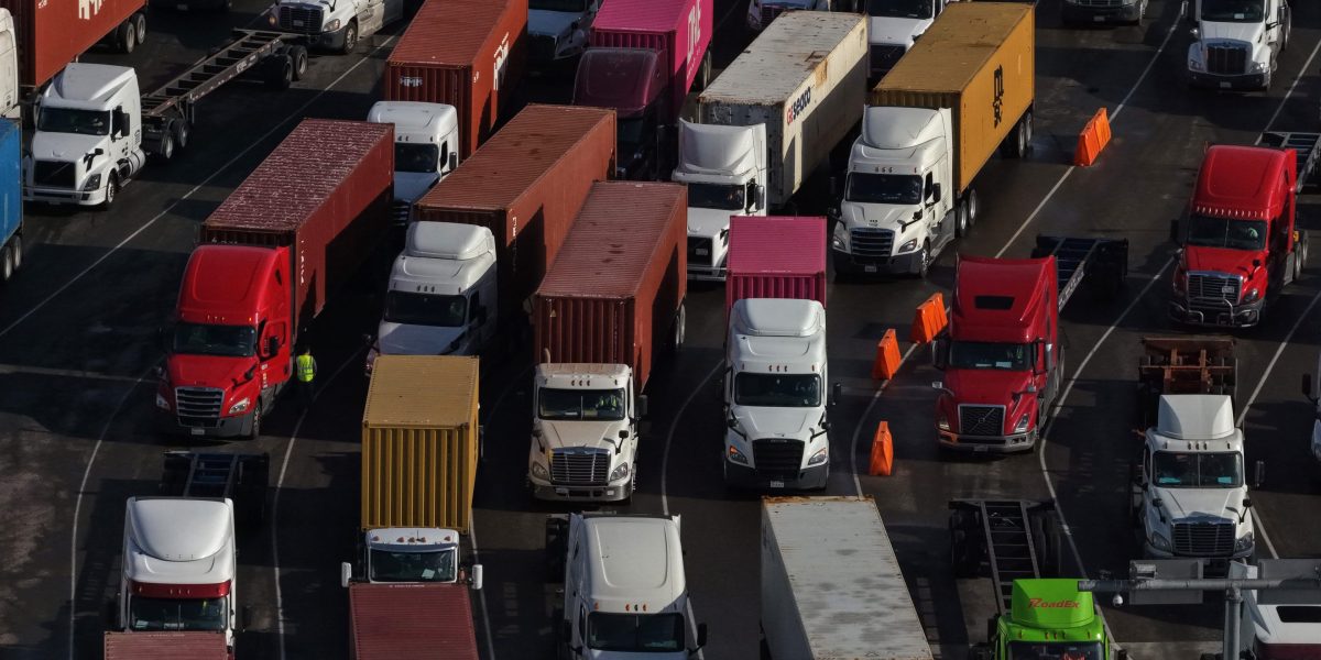 #Cargotheft is costing $18M a day in the U.S. It’s coordinated to pass checks using stolen identities &amp; fake documents.

By the time it’s flagged, the freight is gone.  <a href="/FortuneMagazine/">FORTUNE</a> 

Control now depends on real-time verification where handoffs happen.