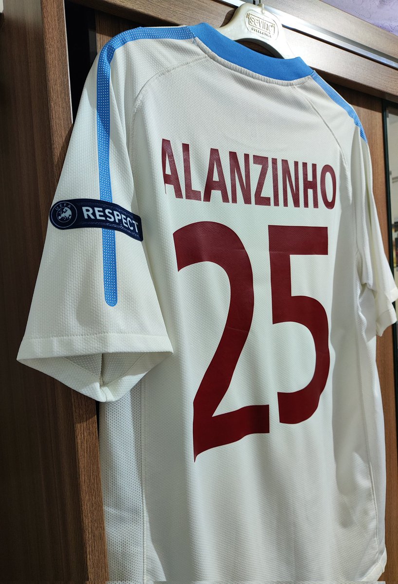 𝑳𝒂 𝑮𝒓𝒂𝒏𝒅𝒆 tweet media