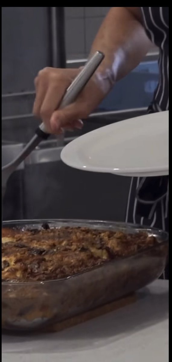 unreMARKLEble's tweet image. Tell me you don’t know how to hold a spatula or serve food properly without telling me…
#MeghanMarkle #HarryandMeghan #HarryandMeghanInAustralia #MeghanIsTheProblem
