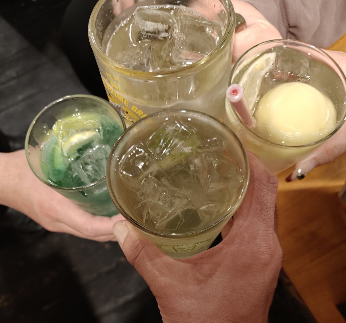 gochi48993100's tweet image. 今夜は信越放送・東京支社の方々にお越し頂きました😳幹事様は野沢温泉ご出身で人形町にお住まいとの事。彼曰く『人形町に10年住んでますけどこちらのお店最近初めて知って来たんですよ〜』
いや❗️まだ自分の努力が足りない！頑張ります😉💪
#SBC #平日4時は水戸黄門 #最初のJ1昇格時は松本勤務との事