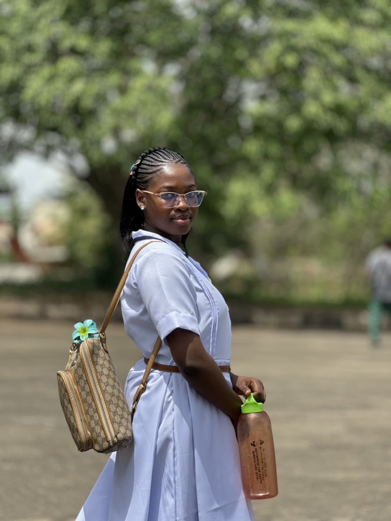 simply_miide's tweet image. FYB DAY 2 - BACKTOSCHOOL
Representing my school PREMIER GRAMMAR SCHOOL🙈🙈
Class captain SS3A💯
#FUNAABFYB26 
#backtoschool