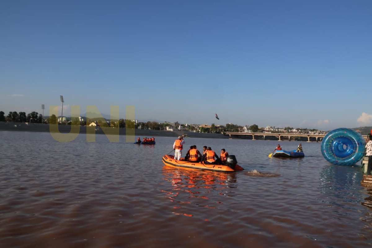 UNI_Photos's tweet image. In Photos | People enjoy a boat ride along the Tawi River Front during the three-day Tawi Mahotsav, held as part of Baisakhi celebrations, in Jammu.

📸: Aman Sharma / UNI

#TawiMahotsav | #Baisakhi2026 | #Jammu | #JammuTourism | #JammuandKashmir | #UNI