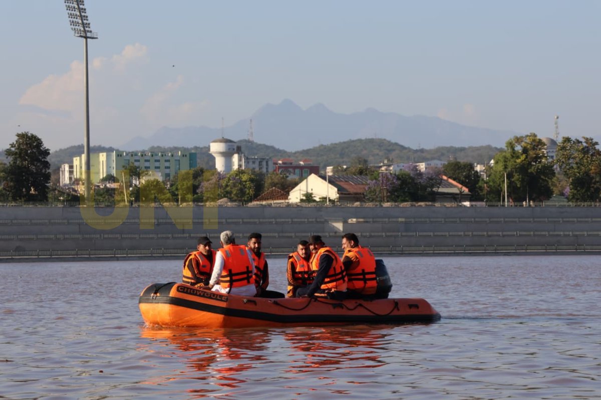 UNI_Photos's tweet image. In Photos | People enjoy a boat ride along the Tawi River Front during the three-day Tawi Mahotsav, held as part of Baisakhi celebrations, in Jammu.

📸: Aman Sharma / UNI

#TawiMahotsav | #Baisakhi2026 | #Jammu | #JammuTourism | #JammuandKashmir | #UNI
