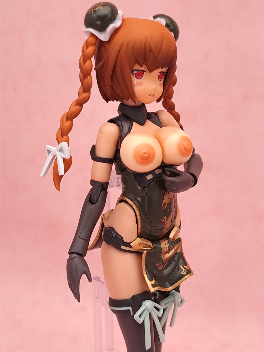 zkenzf78rx's tweet photo. ターニャ（チーパオver）の乳ボロンパーツ、やっと出来ました
着衣状態が少し控えめだったので、抑圧から解放されたロケット乳ですw https://t.co/H6WMjzBN6X