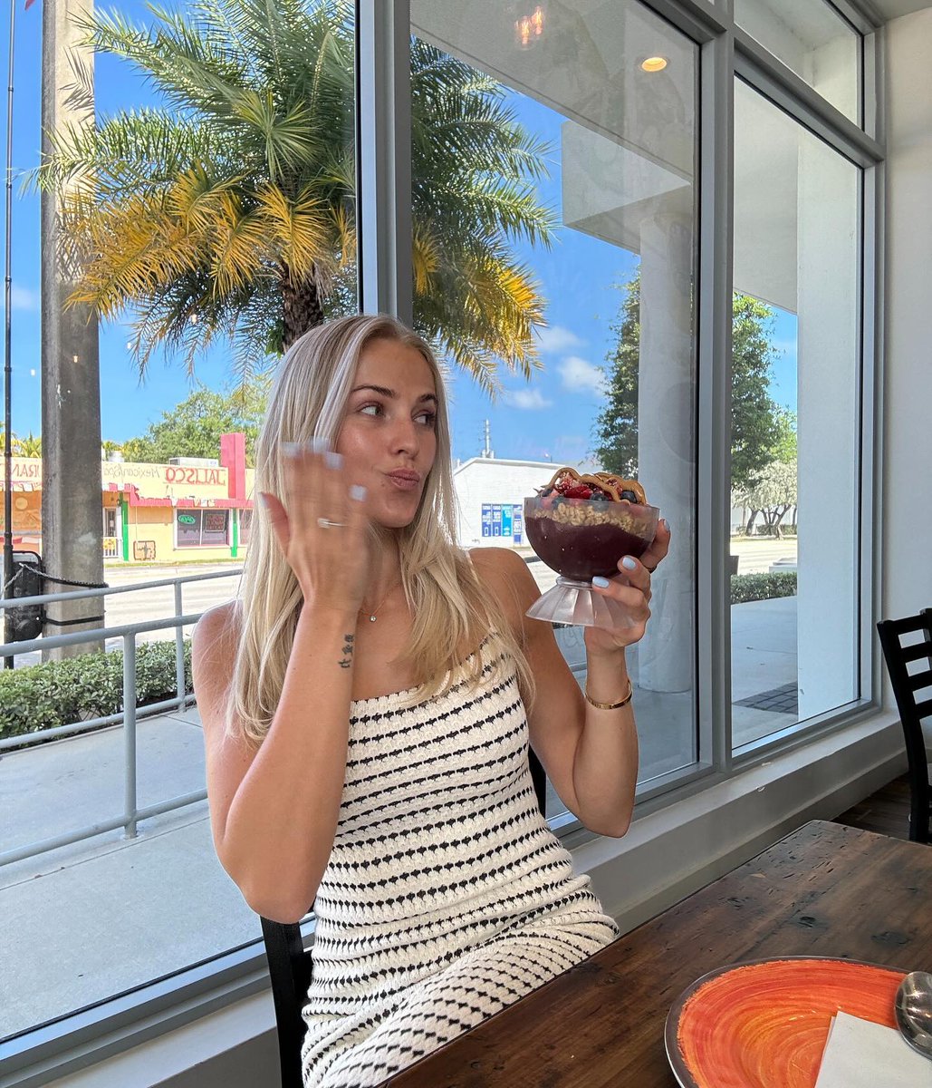 Sunny Girl tweet media