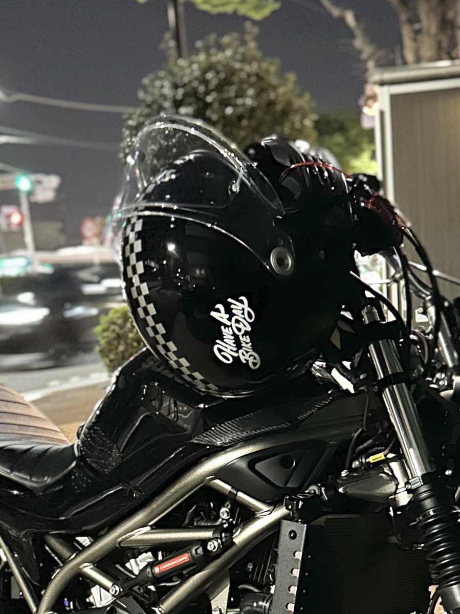 nobtree's tweet image. 今回の展示でも、 #HaveABikeDay. ステッカーをヘルメットやバイクに貼ってくれている方をたくさんお見かけしました🙏✨
良きバイクデーのお供に、色んなところに連れて行ってくださいね♪