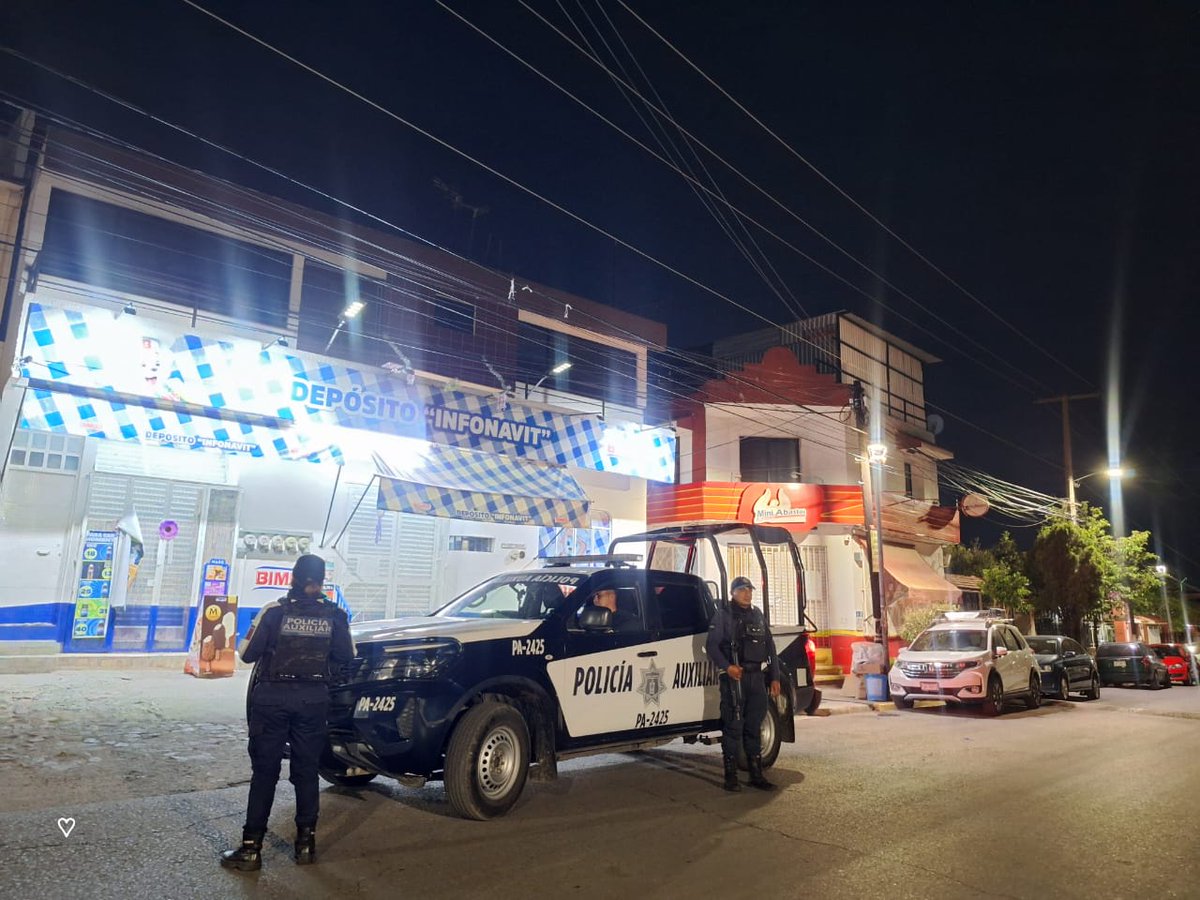 tejada_m01's tweet photo. Redoblamos esfuerzos para mantener el orden e inhibir actos delictivos en distintos puntos de la capital, como parte del programa #OaxacaSegura, encabezado por el Gobernador @salomonj. Seguimos trabajando de manera coordinada por la seguridad y tranquilidad de familias oaxaqueñas https://t.co/xxujyhTXEY