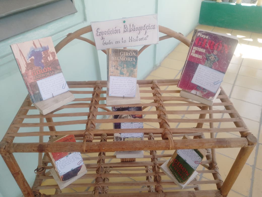 En el portal de la biblioteca pública de #CautoCristo se presenta la exposición bibliográfica Girón en la Historia.
#CulturaGranma