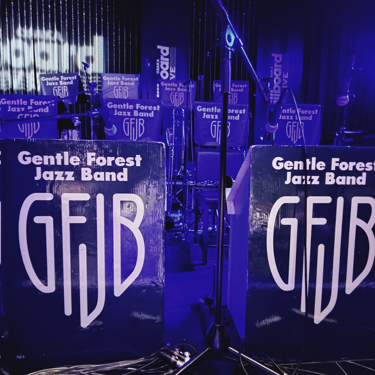 fukui_thankcue's tweet photo. 今夜はビルボードライブ大阪で
Gentle Forest Jazz Bandのライブ♪
東京公演で新曲「Let's Swing On」を聴いて、もっともっと聴きたい衝動が抑えきれず、
大阪2ステ通しで観た👊
カッコいい!
最高のステージでした。
ありがとー👍
#gfjb https://t.co/clLKZkXc23