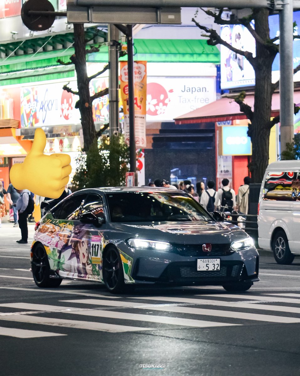 あだち tweet media