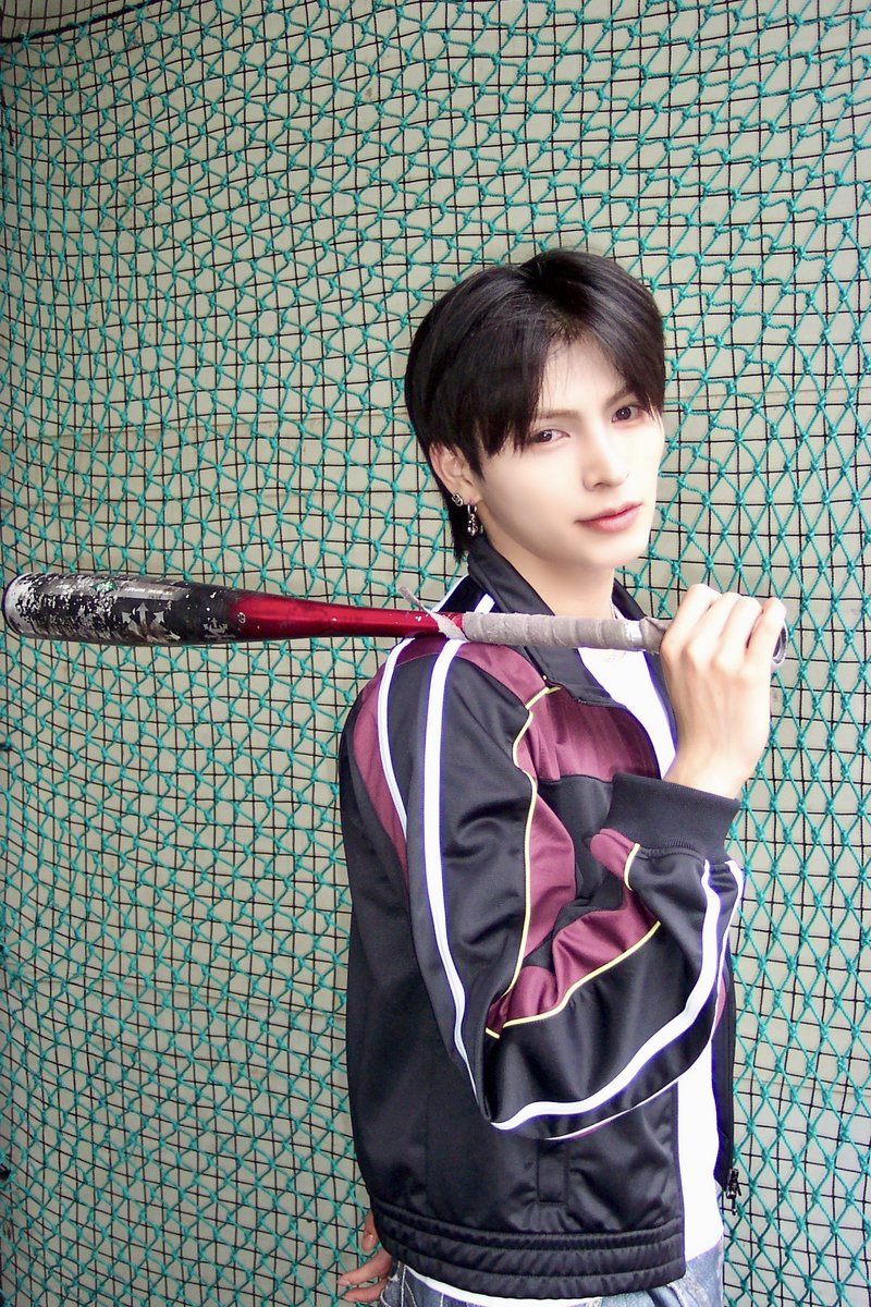 ALL(H)OURS official tweet media