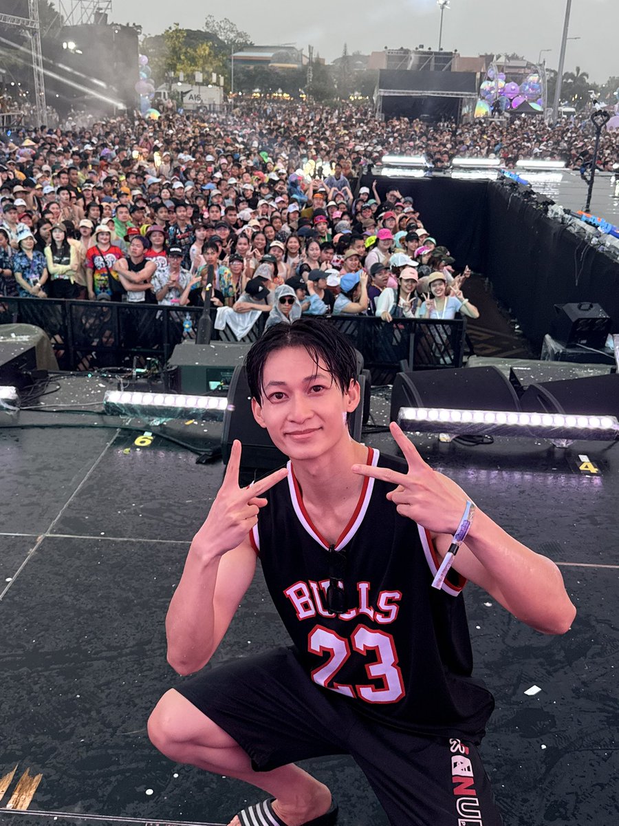 tcn7746's tweet image. ครั้งแรกที่ได้ขึ้นเวทีระดับประเทศ ขอบคุณแฟนๆจ.พะเยาที่ต้อนรับนะค้าบ💦✨☺️
#𝙋𝙝𝙖𝙮𝙖𝙤𝙎𝙤𝙣𝙜𝙠𝙧𝙖𝙣𝙁𝙚𝙨𝙩𝟮𝟬𝟮𝟲
#สงกรานต์พะเยา2569
#BubbleWave2026
#LovemediaThailand