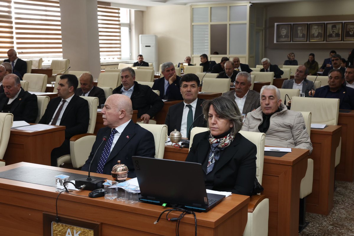 Erzurum Büyükşehir Belediye Meclis Toplantımızı, şehrimizin ihtiyaçlarını merkeze alan kapsamlı değerlendirmelerle gerçekleştirdik.

Yürüttüğümüz çalışmaların son durumunu gözden geçirirken, Erzurum’umuzun yarınlarına değer katacak yeni projelerimiz üzerine de istişarelerde