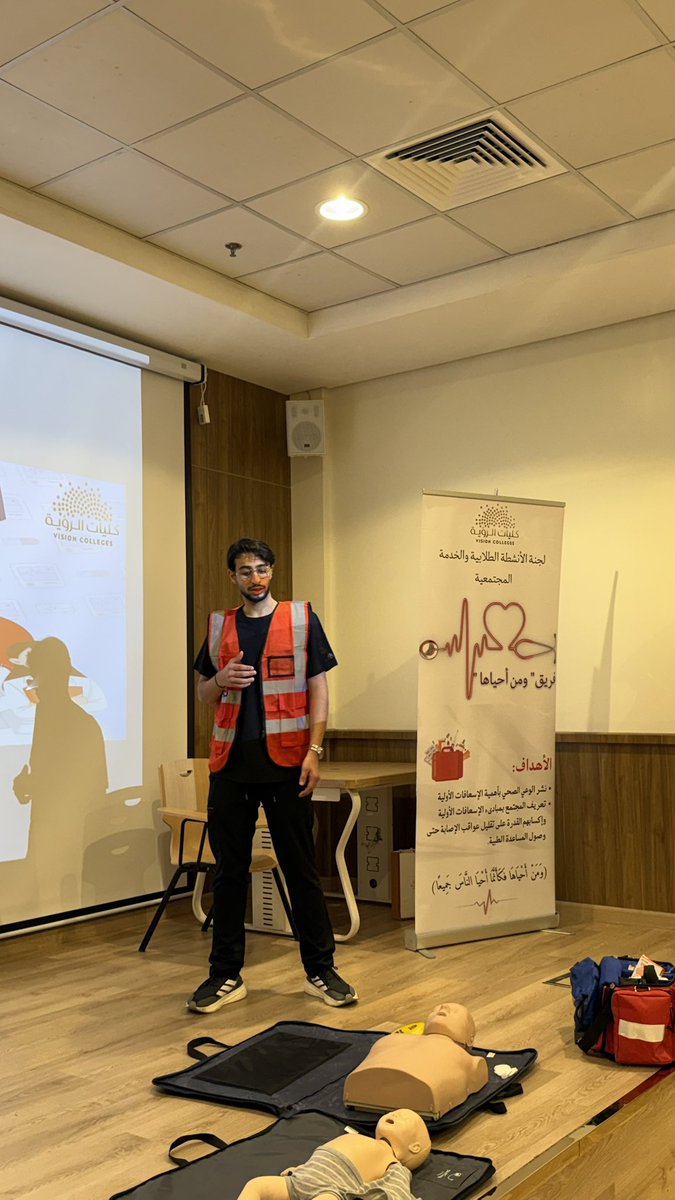 MZXAA_'s tweet photo. محاضرة توعوية بعنوان الاسعافات الأولية في احد مدارس الرياض🚑⛑️ https://t.co/UPAmcmvB4W