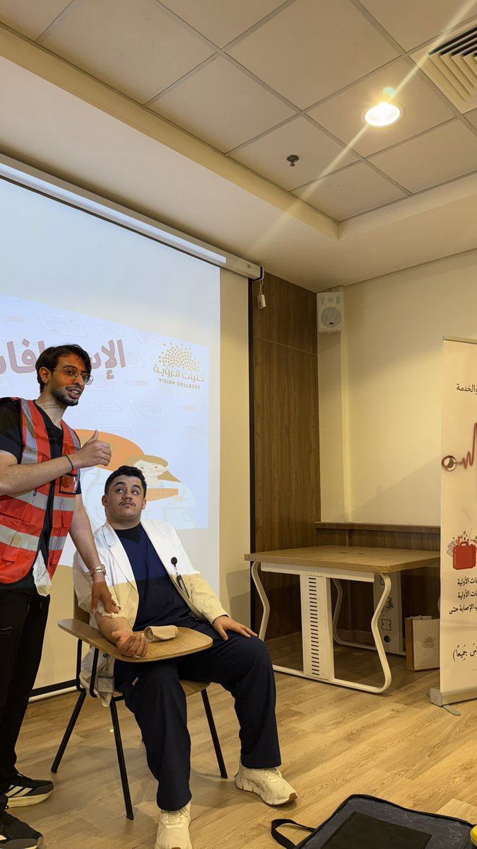 MZXAA_'s tweet photo. محاضرة توعوية بعنوان الاسعافات الأولية في احد مدارس الرياض🚑⛑️ https://t.co/UPAmcmvB4W