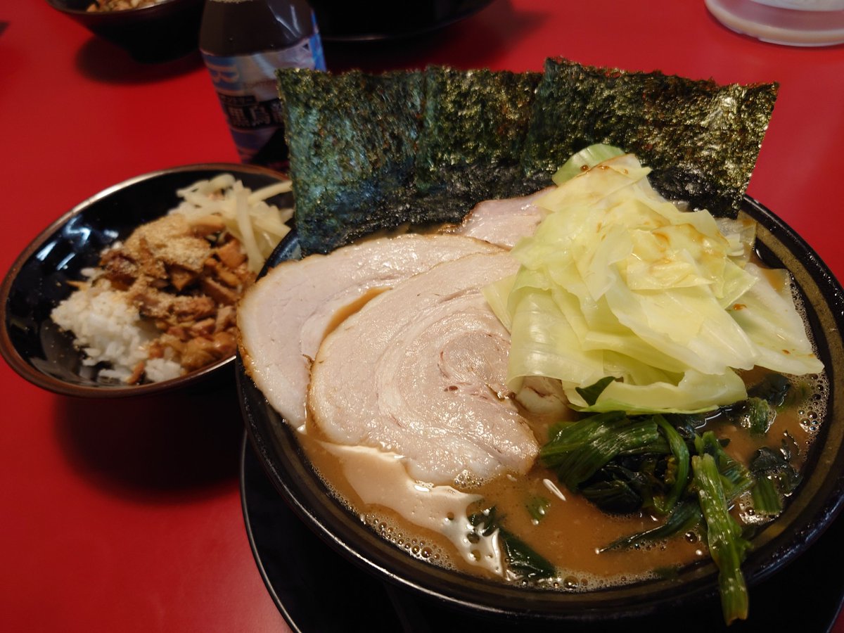 パルケ外で、パルケオタクと食べるラーメン