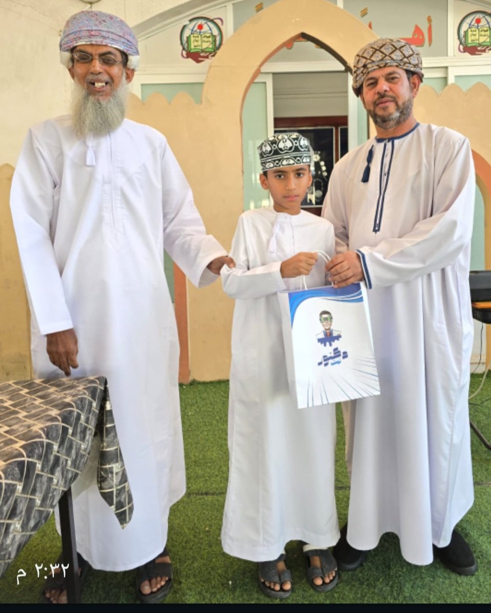 Rasyat_school's tweet photo. نبارك تكريم طلاب الصف السادس الحاصلين على مستوى A في المواد الأساسية الست، تقديرًا لتفوقهم وتميزهم الدراسي، متمنين لهم دوام النجاح ومزيدًا من الإنجاز والتألق. 🌟📚 https://t.co/Vb1Fyr6wu6