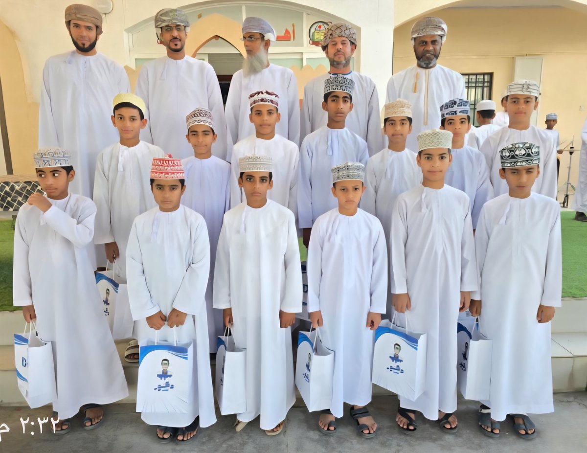 Rasyat_school's tweet photo. نبارك تكريم طلاب الصف السادس الحاصلين على مستوى A في المواد الأساسية الست، تقديرًا لتفوقهم وتميزهم الدراسي، متمنين لهم دوام النجاح ومزيدًا من الإنجاز والتألق. 🌟📚 https://t.co/Vb1Fyr6wu6
