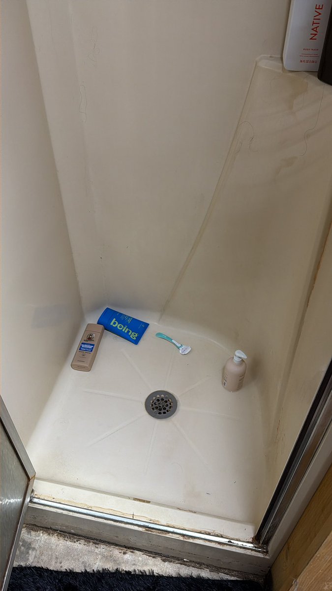 theycallmefaded's tweet photo. Anyone else waffle stomp after a shower poop or is it just me? https://t.co/uOGBuxuH2h