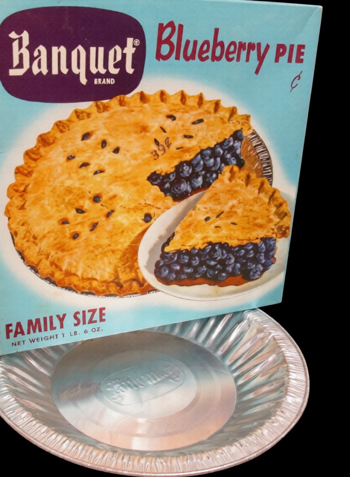 TVTOYMEMORIES's tweet image. DISCONTINUED FOOD
Banquet Blueberry pie
1960s

Somebody ate the pie, and LICKED the aluminum pie pan clean.😝😝😝

#DiscontinuedFood #1960s #frozenfood #pie