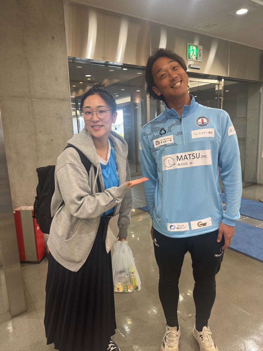 奈良戦のバスツアー🚌💕
皆様のおかげで催行決定しました❣️

参加してくださった皆様、
応援してくれた皆様、
本当にありがとうございました🥺✨

お礼にこないだの試合の個人的MVP、おかむーの写真を載せときます🩵

…てかもうタキシード仮面様的存在🥺✨

あ、おかむーはバス乗らないからねwww😂