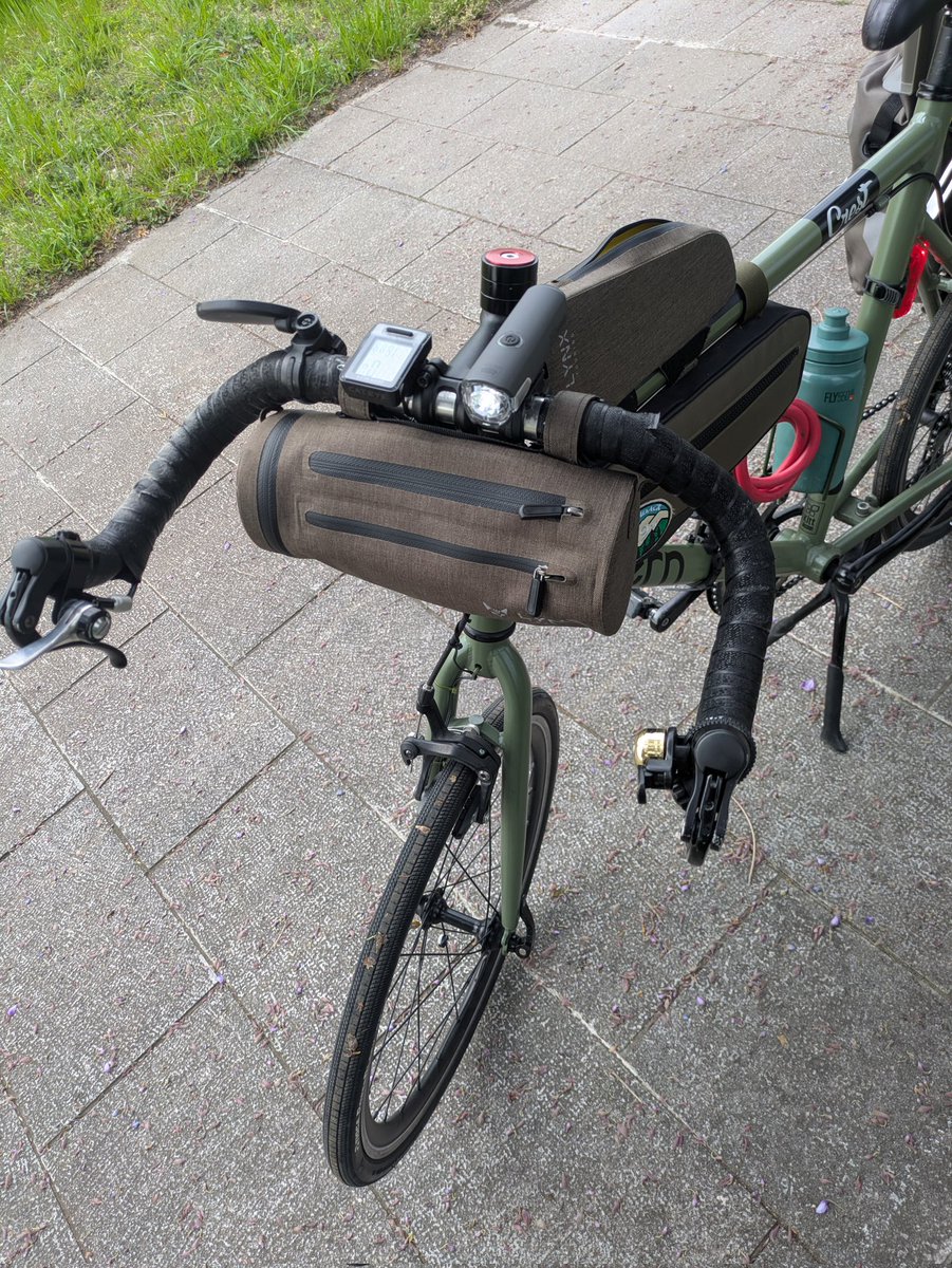 gahaku_r's tweet photo. 今年は藤の花の開花が早いな
自転車乗らないとわからない季節の移り変わり
#terncrest #ポタリング https://t.co/YQjKfQ86dj