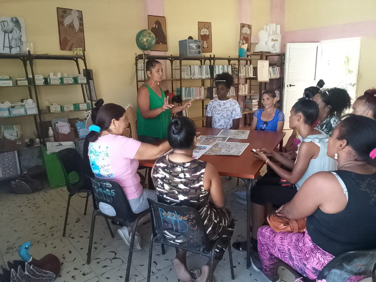 EEJAMCaimanera's tweet photo. En #EducaciónEspecialCaimanera, las bibliotecarias son faros de aprendizaje inclusivo.  
Con su entrega diaria, convierten la lectura en herramienta de igualdad y crecimiento.  
🌱 Gracias por sembrar conocimiento y esperanza en cada estudiante. #100AñosConFidel https://t.co/R6BoXx4gFi