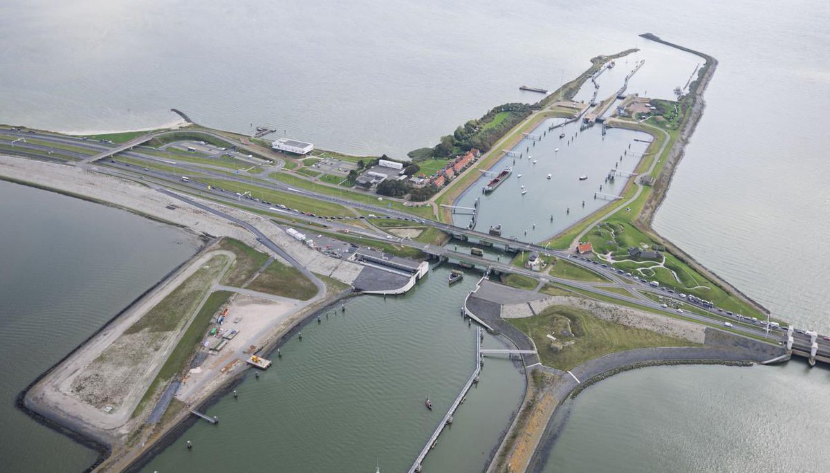 De Afsluitdijk tweet media
