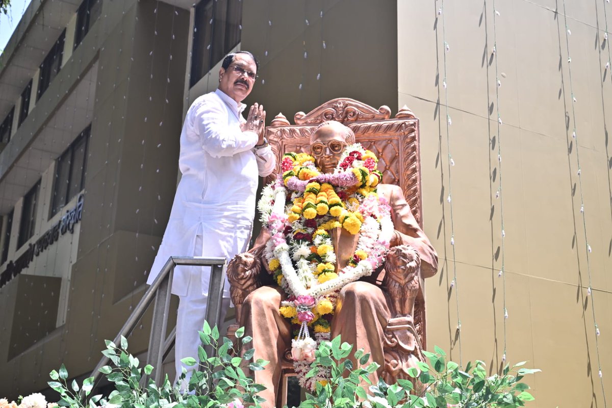 AshokbhauJ's tweet image. अंधेरी पश्चिम येथील डॉ. बाबासाहेब आंबेडकर भवन येथे डॉ. बाबासाहेब आंबेडकर यांच्या जयंतीनिमित्त आयोजित कार्यक्रमास उपस्थित राहून डॉ. बाबासाहेब आंबेडकर यांच्या स्मारकास पुष्पहार अर्पण करून अभिवादन केले.

#DrBabasahebAmbedkar #Mumbai #Andheriwest #Ashokbhaujadhav