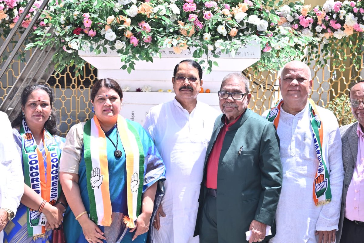 AshokbhauJ's tweet image. अंधेरी पश्चिम येथील डॉ. बाबासाहेब आंबेडकर भवन येथे डॉ. बाबासाहेब आंबेडकर यांच्या जयंतीनिमित्त आयोजित कार्यक्रमास उपस्थित राहून डॉ. बाबासाहेब आंबेडकर यांच्या स्मारकास पुष्पहार अर्पण करून अभिवादन केले.

#DrBabasahebAmbedkar #Mumbai #Andheriwest #Ashokbhaujadhav