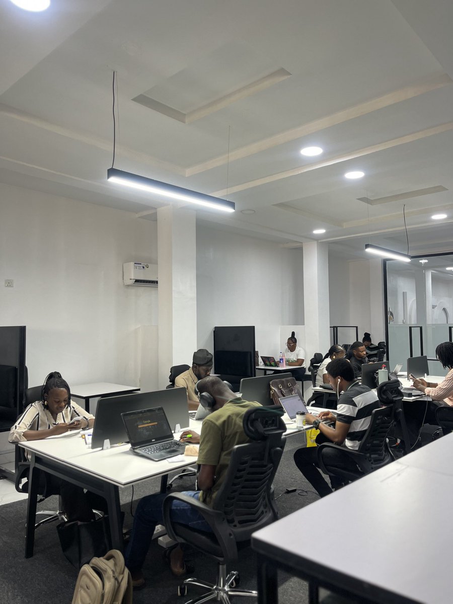 theofficeng_'s tweet image. A day in the life of our workspace users ✨

Whether you are building, creating or collaborating, there is a space for you here. 

Ready to get more done in the right environment? Send us a DM to book a spot today. 

#coworking #coworkingspace #RemoteWork