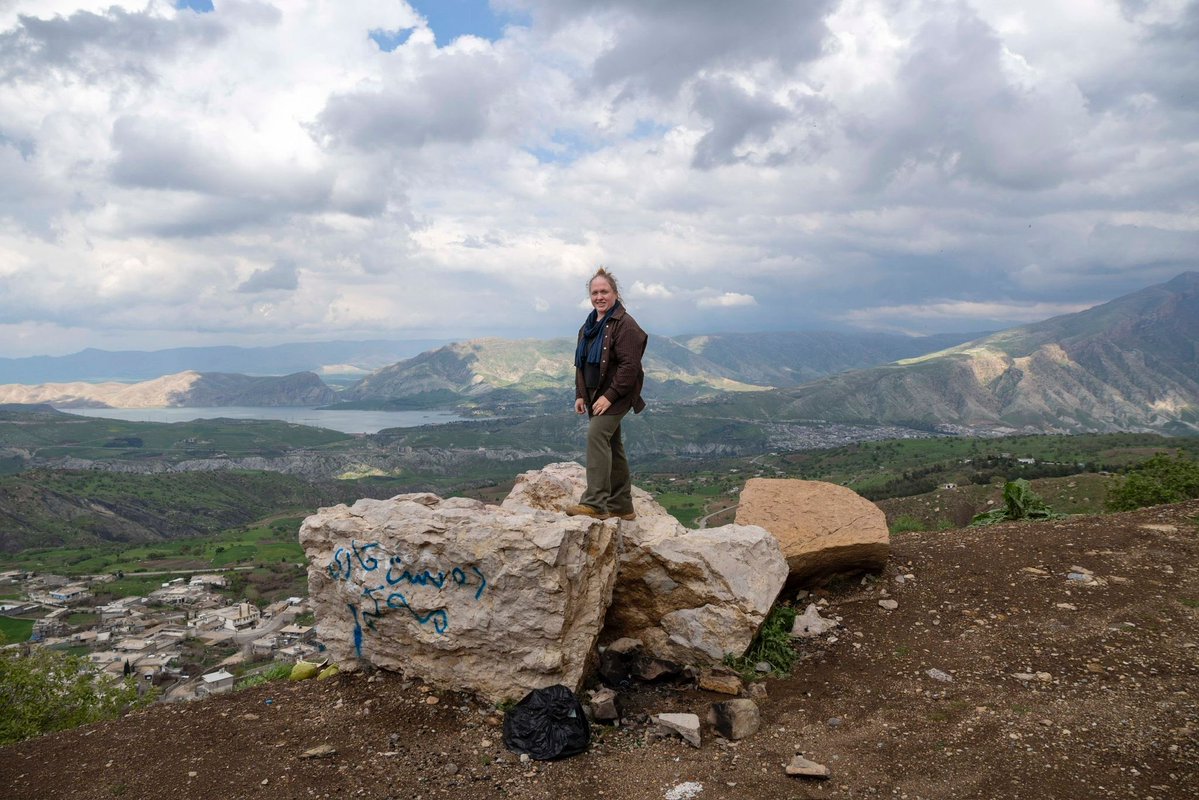 HooverLinnea's tweet image. Traveling through the Kurdish region of Iraq for @NWS_Network, and had to stop and smell the — roses? *not sure what flower this is…* 

Sometimes, we just need to take a beat to enjoy where we are, on the way to where we’re going.🌺
.
.
#iraq #journalism