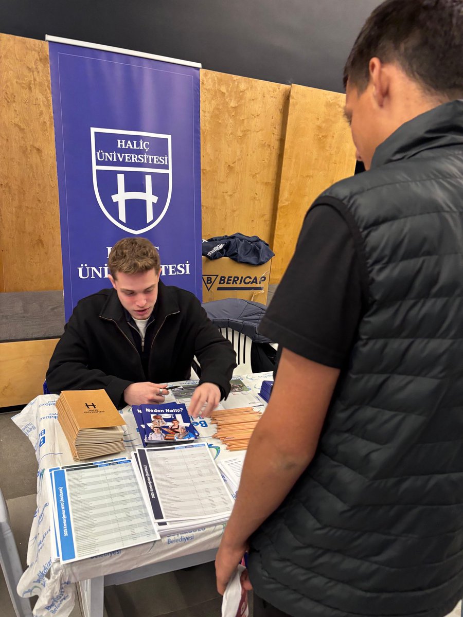 Beylikdüzü Belediyesi tarafından düzenlenen “Kariyerimde Emin Adımlar Üniversite Tanıtım Fuarı” kapsamında öğrencilerle bir araya geldik. Fuarda üniversitemizin bölümleri ve olanakları hakkında bilgilendirme yaptık. Tüm öğrencilere gelecek planlarında başarılar dileriz.