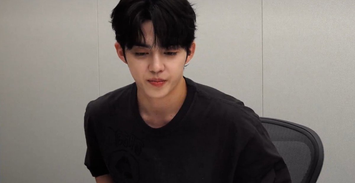 cheolidoscoups's tweet photo. how do i hailey bieber my way to cheol?! 😫😫 https://t.co/GmRrDGYllI