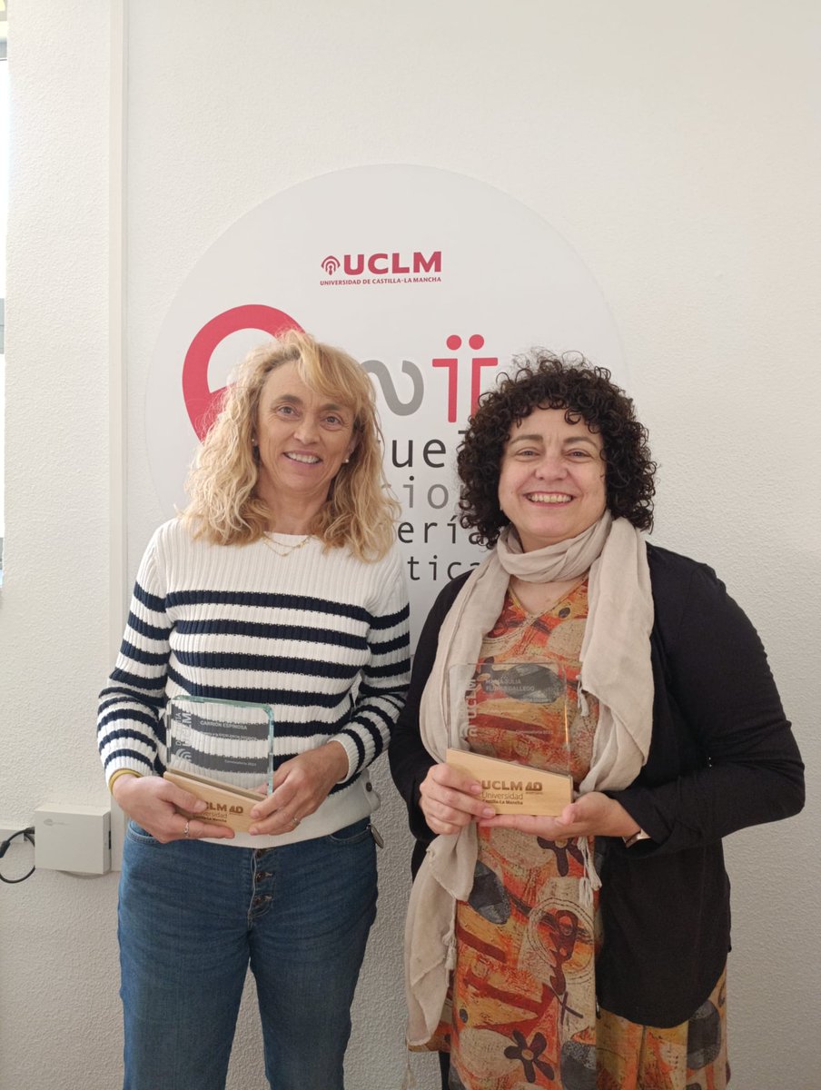 esiiab's tweet photo. Nuestras compañeras María Julia Flores Gallego y María del Carmen Carrión Espinosa han obtenido el premio  "Leonor Serrano Pablo" a la Excelencia en la Labor Docente en su primera convocatoria @uclm_es.

¡La @esiiab os da la enhorabuena!

👏👏 https://t.co/5zkewQThFM