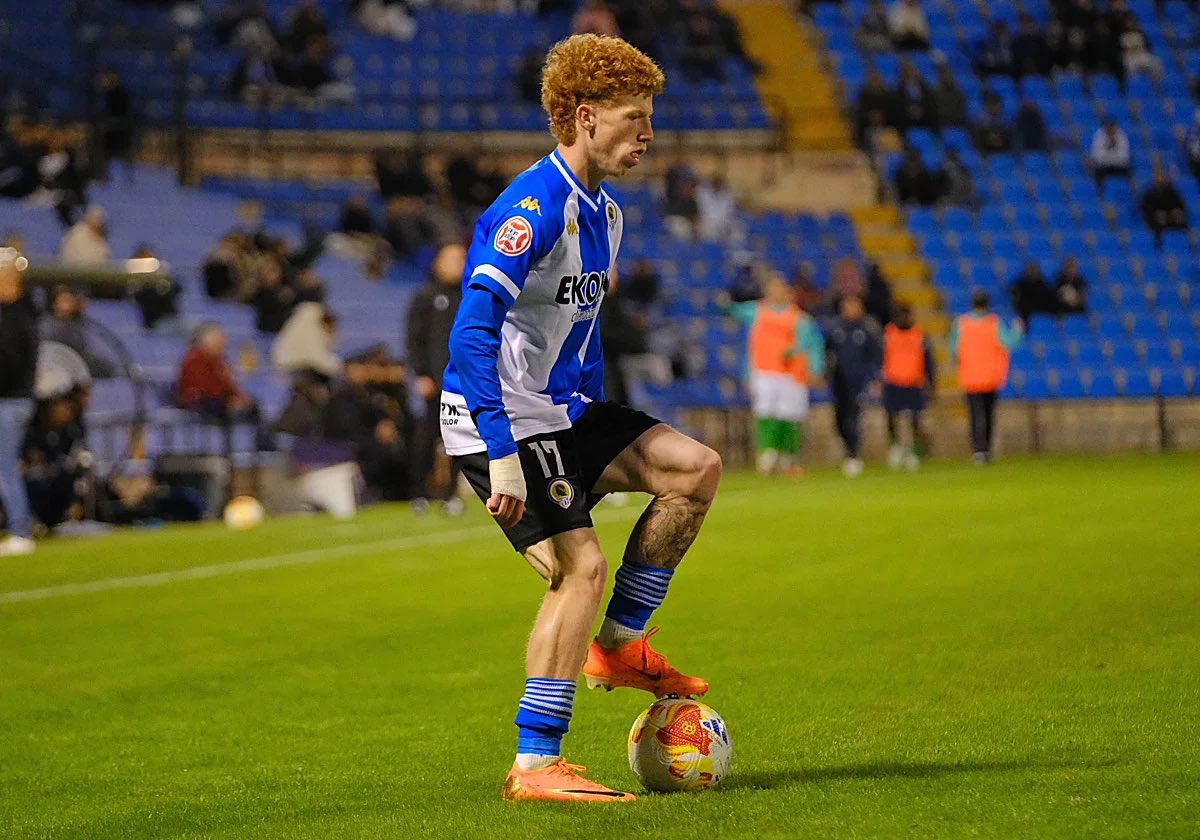EXCL🚨

Me comunican que Jeremy de León (Hércules) forma parte de la expedición a Múnich.

¿Lo hemos fichado? No. Ayer fue raptado por Zidane y Mendy mientras paseaba por Alicante.

Viaja en la bodega del avión. Será sacrificado antes del partido como ofrenda al Dios del fútbol.