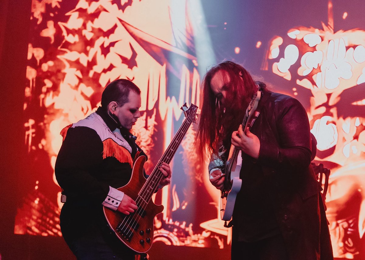 RealThomasGrim's tweet image. 👏🏻TEAM WORK👏🏻MAKES THE👏🏻DREAM WORK👏🏻 

There is so much love going on in the first photo! Come to one of our events soon to scream in our faces “BITE DEEPER BLOOD FEEDER”!🖤 

#teamworkmakesthedreamwork #teamwork #familyisforever #whatarefriendsfor #supportyourlocalmusicscene 🤝