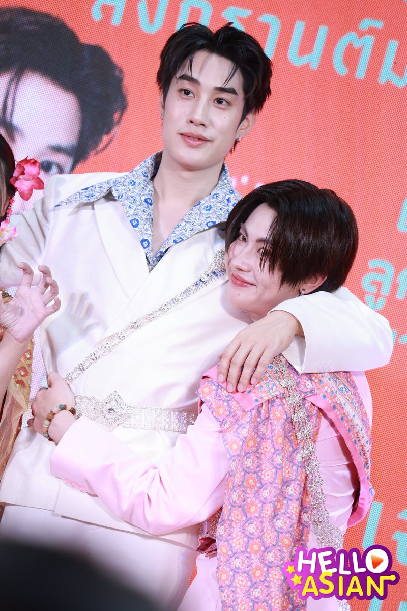 Hello Asian tweet media