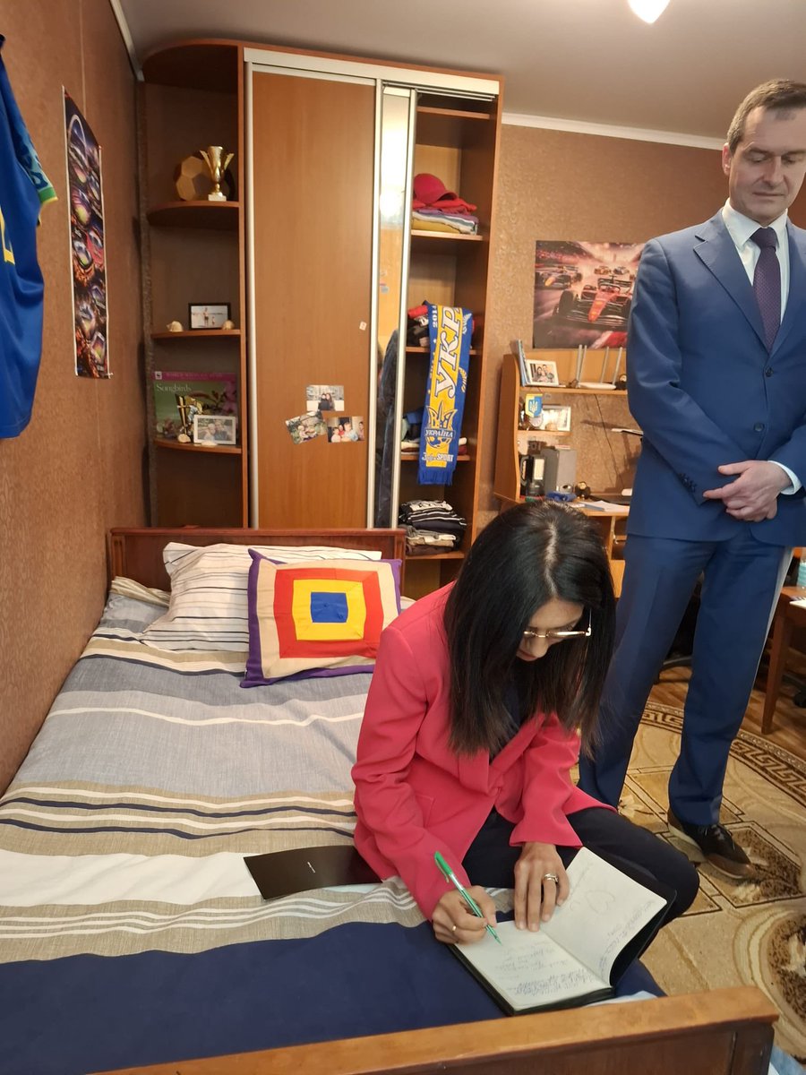 pinapic's tweet image. Al terzo piano del Parlamento Ue da oggi troverete una stanza, una “cameretta” che ho voluto fortemente portare a Bruxelles: si tratta del progetto “Empty Beds" e racconta dell'assenza di oltre 20.000 bambini strappati alle loro case, alle loro famiglie e alla loro identità dalla