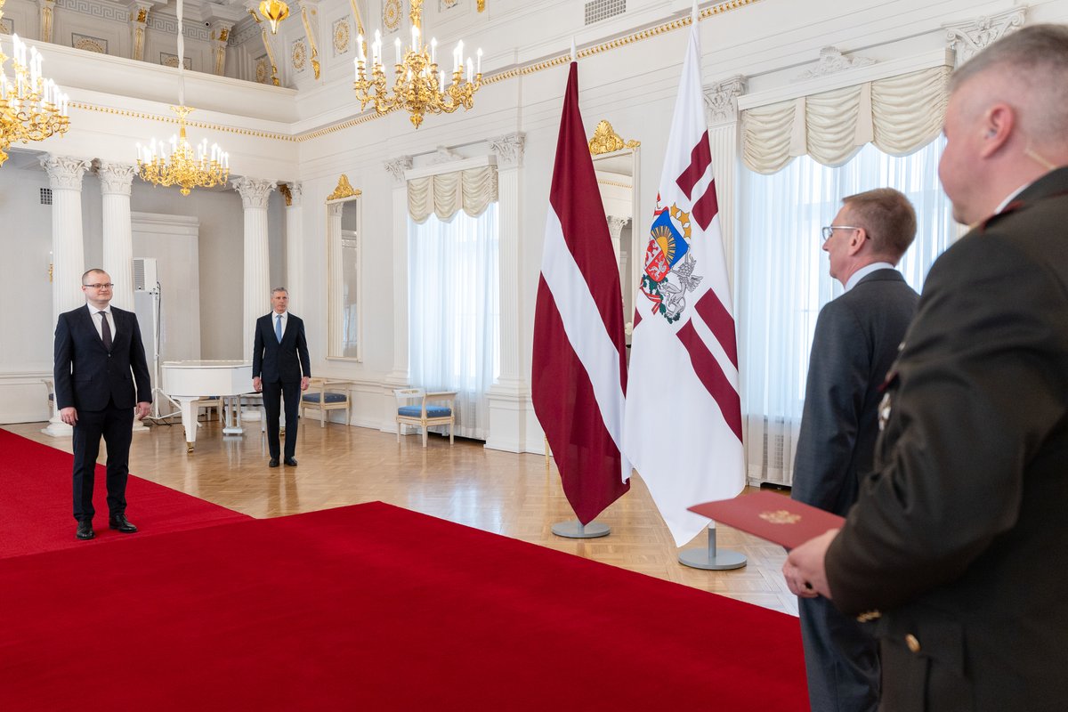Latvian_MFA's tweet photo. The next Ambassador of Latvia 🇱🇻 and Permanent Representative to the European Union 🇪🇺 Reinis Brusbārdis receives his letter of credence from the President of Latvia @edgarsrinkevics.

🔗https://t.co/lFGoK3xBhF https://t.co/tDdHUZiwGV