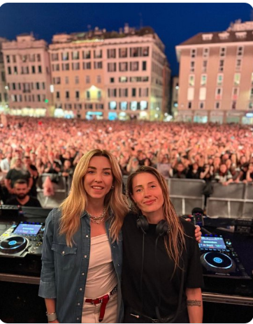 Hanno rotto il cazzo per 140.000 euro spesi 
dall'amministrazione di Genova per un concerto e si son dimenticati 1,200.000 euro del concerto a Capodanno fatto a ferragosto con imbecilli vestiti con cappotti e sciarpe spesi dalle Regione Sicilia.🤣🤣

<a href="/silvia_salis/">Silvia Salis</a>