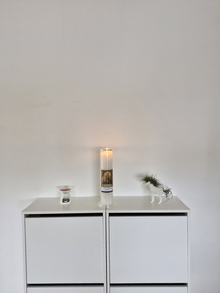 Una luz para todas nuestras peticiones 
🤍🙏