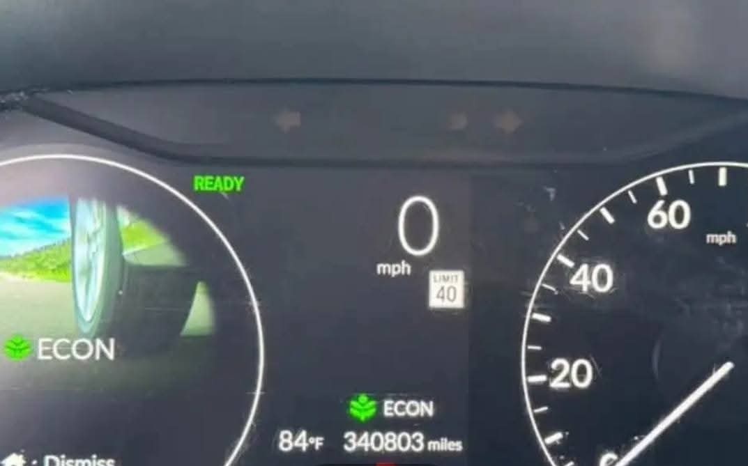 Mileage_impo's tweet image. 2024 Honda CR-V 2.0L Hybrid with 340,803 miles (548,469 km) on the clock. 

Original engine,hybrid battery, and transmission.

The car was for sale $17,500.