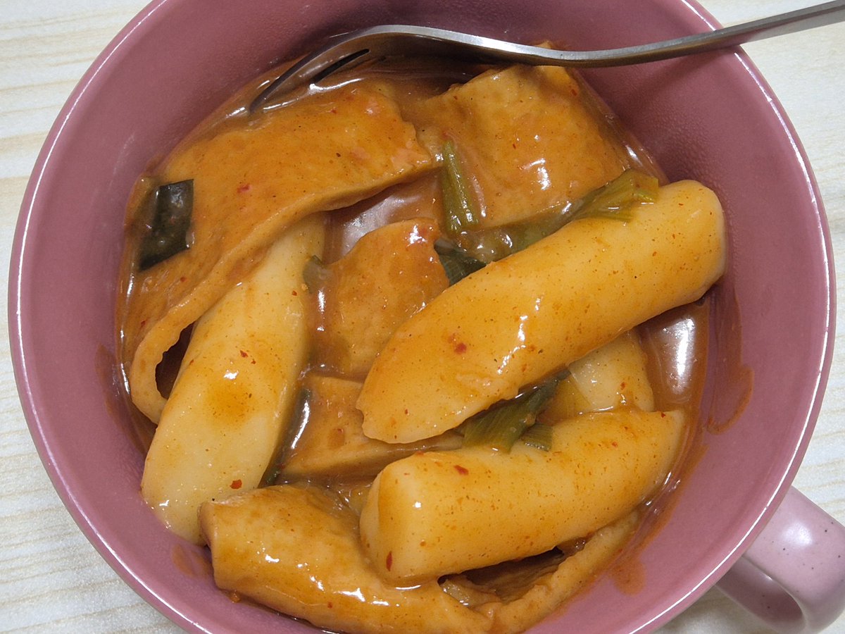 야근햇다고 엄마가 개쫀득한 떡볶이 만들어 줌... 
나 평생 엄미새 할 거야 😭😭😭