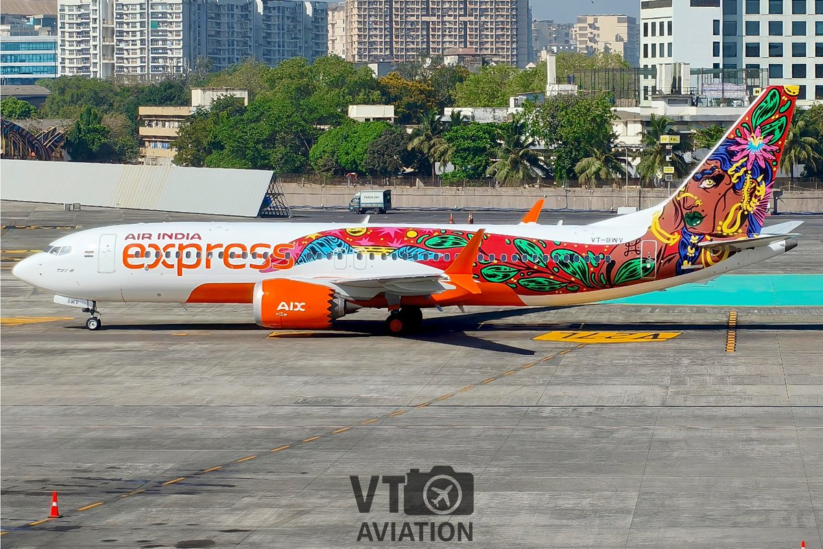 TeamVTAviation's tweet image. And here is the beautiful looking @AirIndiaX @Boeing 737-8 in 'The Flying Canvas' livery spotted at @CSMIA_Official! Isn't it a gorgeous piece of art on an airplane? 😍✈️

#Avgeek #Aviation #PlaneSpotting #AirIndiaExpress